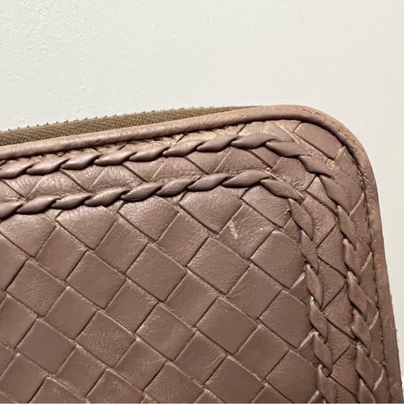 Authentic Bottega Venetta zippy wallet - Picture 11 of 16